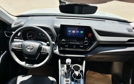 Toyota Highlander, 2022 год, 3 100 000 рублей, 14 фотография