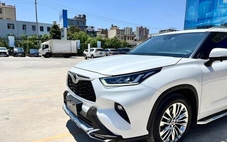 Toyota Highlander, 2022 год, 3 100 000 рублей, 6 фотография