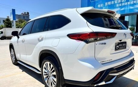Toyota Highlander, 2022 год, 3 100 000 рублей, 8 фотография