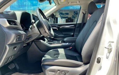 Toyota Highlander, 2022 год, 3 100 000 рублей, 12 фотография