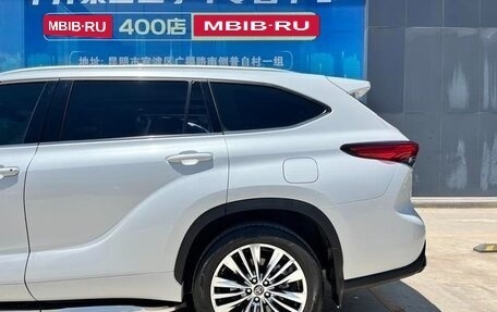 Toyota Highlander, 2022 год, 3 100 000 рублей, 10 фотография