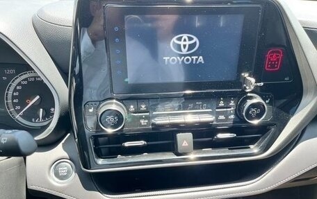 Toyota Highlander, 2022 год, 3 100 000 рублей, 19 фотография