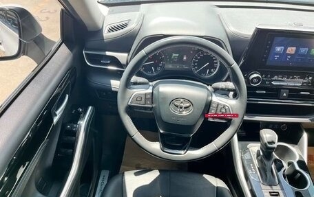 Toyota Highlander, 2022 год, 3 100 000 рублей, 15 фотография