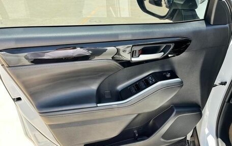 Toyota Highlander, 2022 год, 3 100 000 рублей, 23 фотография