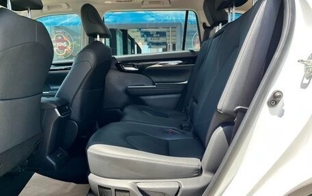 Toyota Highlander, 2022 год, 3 100 000 рублей, 24 фотография