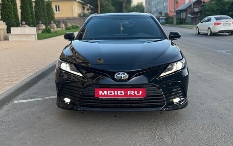 Toyota Camry, 2021 год, 3 200 000 рублей, 2 фотография