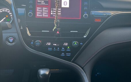 Toyota Camry, 2021 год, 3 200 000 рублей, 9 фотография