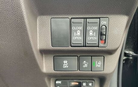 Honda Freed I, 2016 год, 1 300 000 рублей, 16 фотография