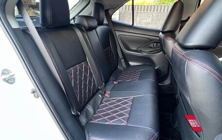 Toyota Yaris Cross, 2021 год, 1 450 000 рублей, 24 фотография