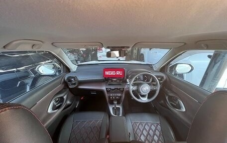 Toyota Yaris Cross, 2021 год, 1 450 000 рублей, 22 фотография