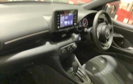 Toyota Yaris, 2021 год, 1 152 030 рублей, 3 фотография