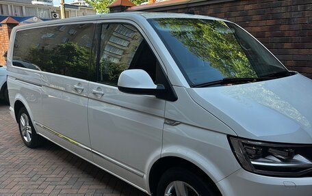 Volkswagen Multivan T6 рестайлинг, 2019 год, 4 000 000 рублей, 2 фотография