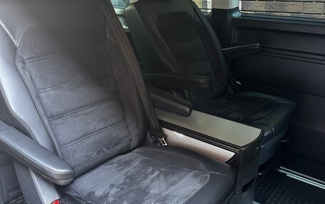 Volkswagen Multivan T6 рестайлинг, 2019 год, 4 000 000 рублей, 11 фотография