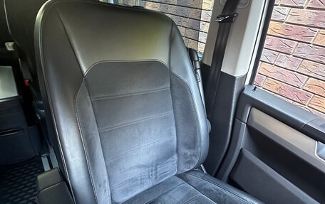 Volkswagen Multivan T6 рестайлинг, 2019 год, 4 000 000 рублей, 7 фотография