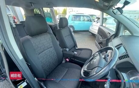 Toyota ISis I, 2013 год, 960 000 рублей, 10 фотография