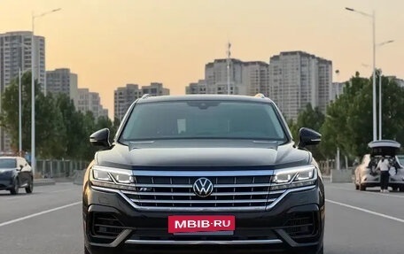 Volkswagen Touareg III, 2022 год, 4 750 000 рублей, 2 фотография