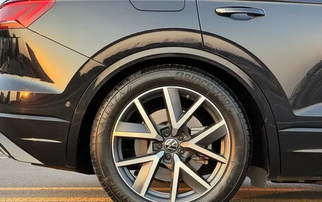 Volkswagen Touareg III, 2022 год, 4 750 000 рублей, 7 фотография