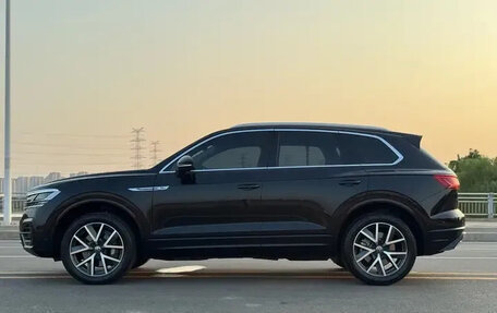 Volkswagen Touareg III, 2022 год, 4 750 000 рублей, 10 фотография