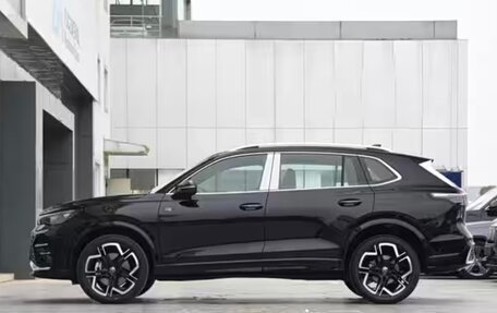 Volkswagen Tiguan, 2025 год, 4 050 000 рублей, 4 фотография