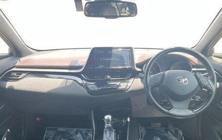 Toyota C-HR I рестайлинг, 2017 год, 1 670 000 рублей, 8 фотография