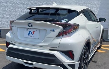 Toyota C-HR I рестайлинг, 2017 год, 1 670 000 рублей, 25 фотография
