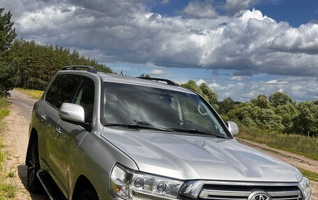 Toyota Land Cruiser 200, 2015 год, 5 400 000 рублей, 3 фотография