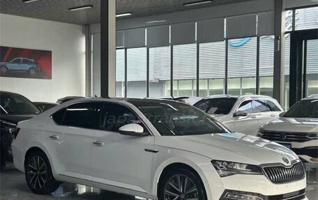 Skoda Superb III рестайлинг, 2022 год, 1 910 000 рублей, 1 фотография