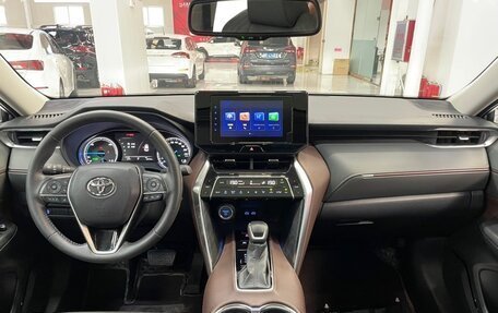 Toyota Harrier, 2022 год, 3 030 000 рублей, 5 фотография