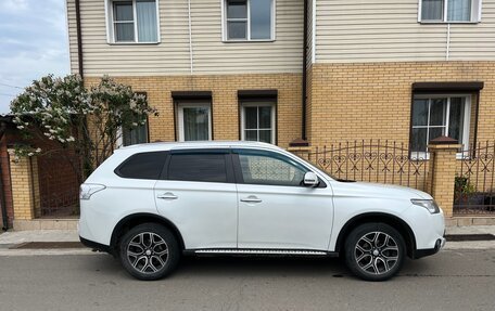 Mitsubishi Outlander III рестайлинг 3, 2014 год, 1 550 000 рублей, 6 фотография