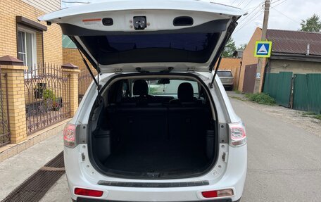 Mitsubishi Outlander III рестайлинг 3, 2014 год, 1 550 000 рублей, 11 фотография
