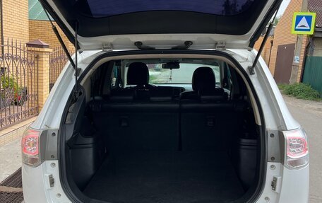 Mitsubishi Outlander III рестайлинг 3, 2014 год, 1 550 000 рублей, 10 фотография