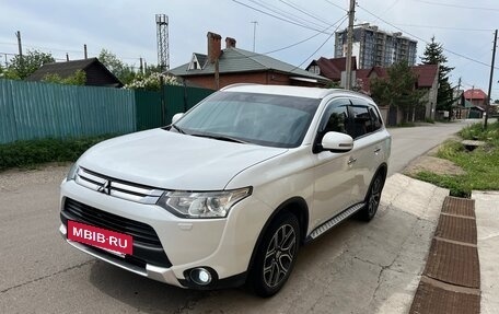 Mitsubishi Outlander III рестайлинг 3, 2014 год, 1 550 000 рублей, 3 фотография
