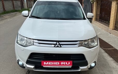 Mitsubishi Outlander III рестайлинг 3, 2014 год, 1 550 000 рублей, 2 фотография