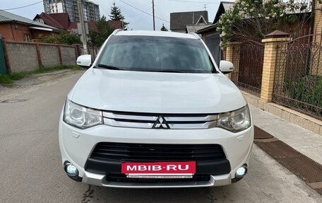 Mitsubishi Outlander III рестайлинг 3, 2014 год, 1 550 000 рублей, 4 фотография
