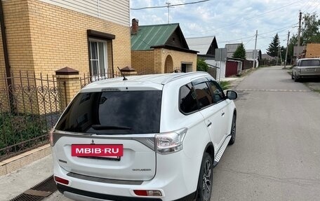 Mitsubishi Outlander III рестайлинг 3, 2014 год, 1 550 000 рублей, 7 фотография