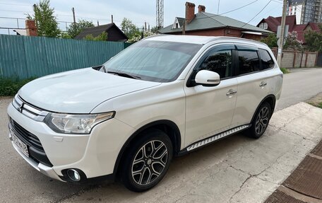 Mitsubishi Outlander III рестайлинг 3, 2014 год, 1 550 000 рублей, 14 фотография