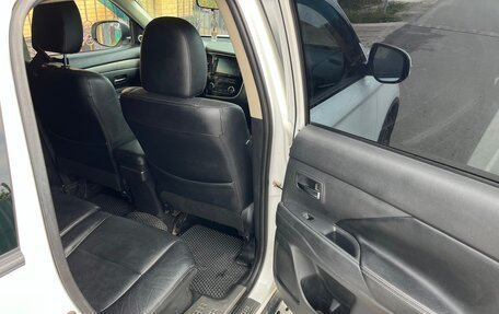 Mitsubishi Outlander III рестайлинг 3, 2014 год, 1 550 000 рублей, 20 фотография