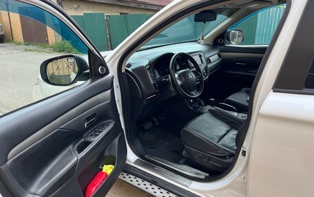 Mitsubishi Outlander III рестайлинг 3, 2014 год, 1 550 000 рублей, 18 фотография