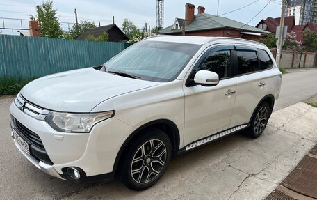 Mitsubishi Outlander III рестайлинг 3, 2014 год, 1 550 000 рублей, 16 фотография