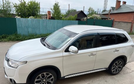Mitsubishi Outlander III рестайлинг 3, 2014 год, 1 550 000 рублей, 24 фотография