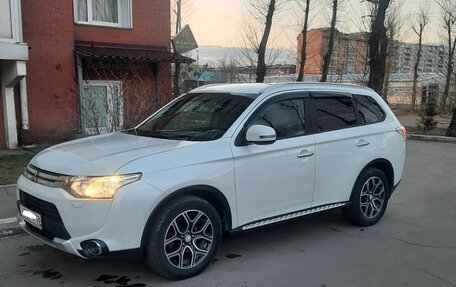 Mitsubishi Outlander III рестайлинг 3, 2014 год, 1 550 000 рублей, 28 фотография