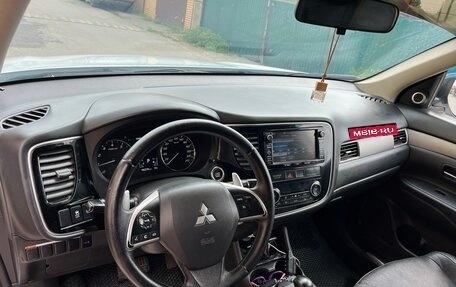 Mitsubishi Outlander III рестайлинг 3, 2014 год, 1 550 000 рублей, 19 фотография