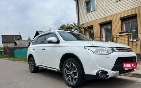 Mitsubishi Outlander III рестайлинг 3, 2014 год, 1 550 000 рублей, 25 фотография