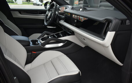 Porsche Cayenne III, 2025 год, 18 900 000 рублей, 26 фотография