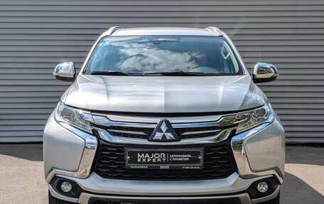 Mitsubishi Pajero Sport III рестайлинг, 2018 год, 2 835 000 рублей, 2 фотография