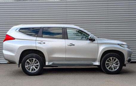 Mitsubishi Pajero Sport III рестайлинг, 2018 год, 2 835 000 рублей, 4 фотография
