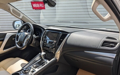 Mitsubishi Pajero Sport III рестайлинг, 2018 год, 2 835 000 рублей, 11 фотография