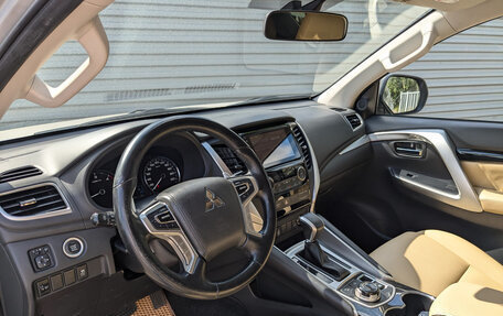 Mitsubishi Pajero Sport III рестайлинг, 2018 год, 2 835 000 рублей, 16 фотография
