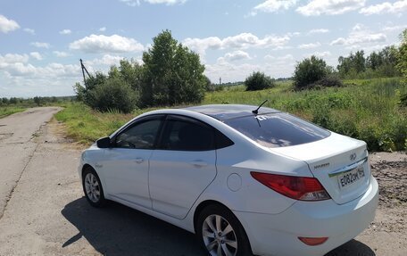 Hyundai Solaris II рестайлинг, 2011 год, 620 000 рублей, 4 фотография