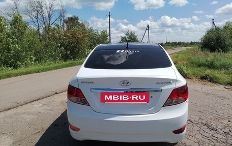 Hyundai Solaris II рестайлинг, 2011 год, 620 000 рублей, 3 фотография